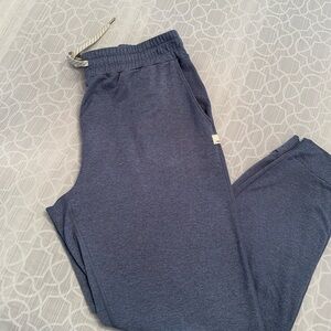 Vuori Woman’s  performance joggers size medium new without tags - light blue